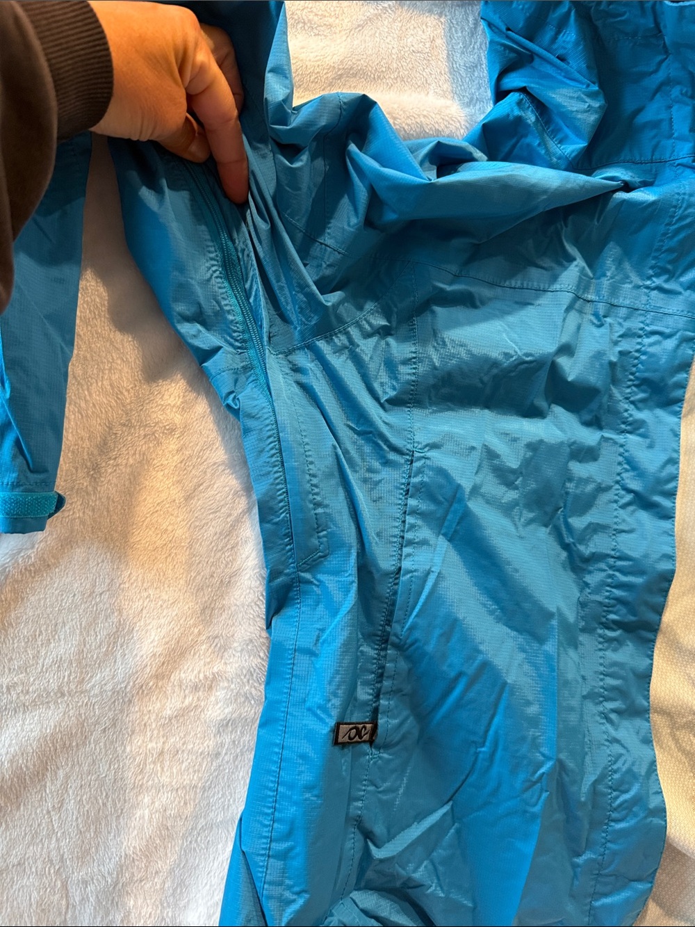Marmot women’s turquoise/Blue Hooded Rain Jacket - Picture 5 of 11